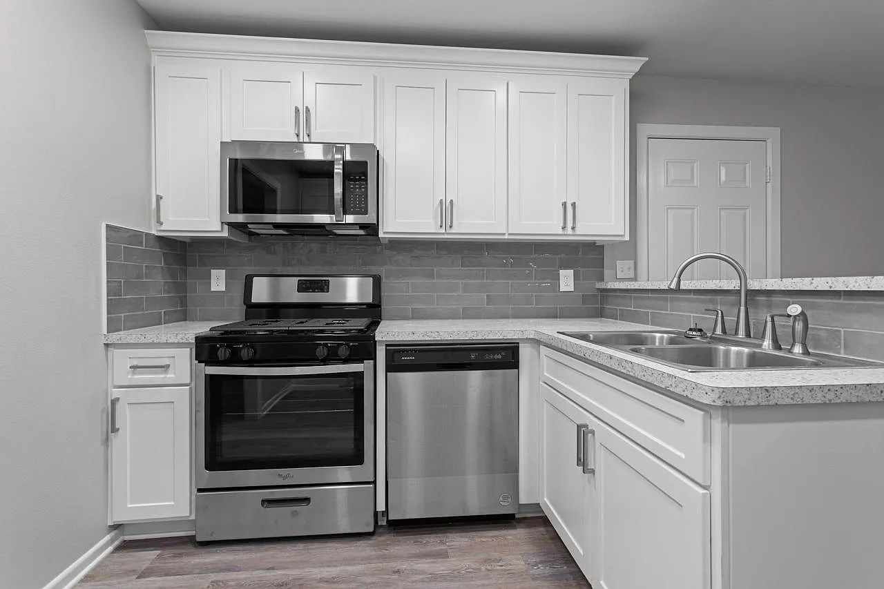 3 bed, 1.5 bath, 1253 sqft, $1,450 — Photo 1