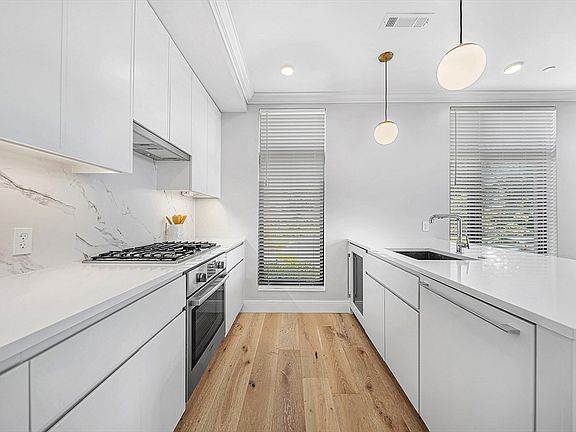3rd image of 191 Washington St #318