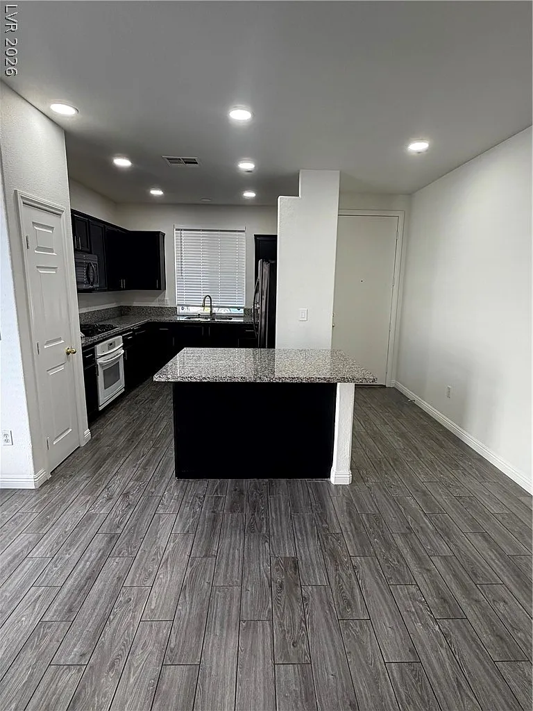 3 bed, 2.5 bath, 1505 sqft, $1,995 — Photo 4