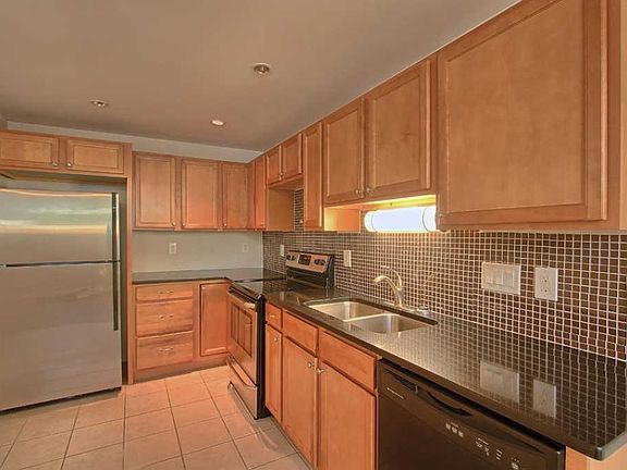 4th image of 2118 Gilbert Ave #A