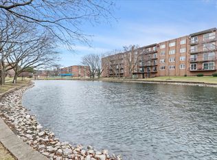 8100 W Foster Ln APT 211, Niles, IL 60714