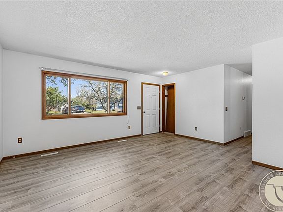 4th image of 1042 Crist Dr