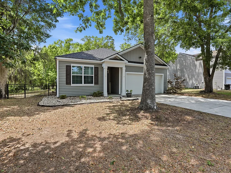 4864 Breeze Way — Photo 4
