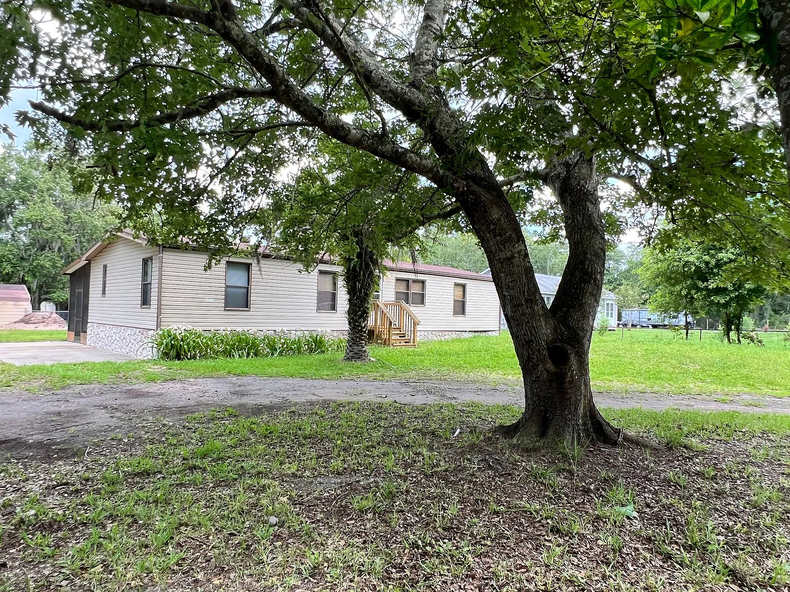 Tiki Ln 14250 — Photo 1