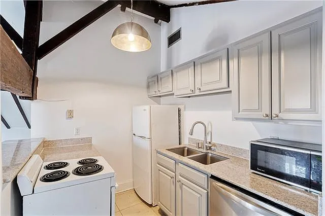 623 Royal St #4 — Photo 11