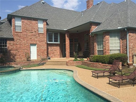 3rd image of 811 Laurel Oaks Ln