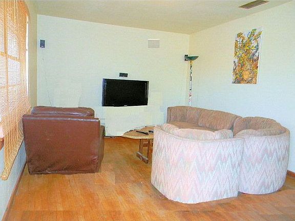 2nd image of 103 W Nimitz St