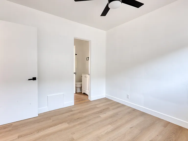 15741 Blaine Ave — Photo 6