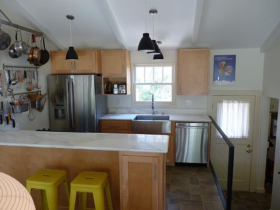 3rd image of 107 Brookside Dr