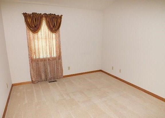 5th image of 2419 Simpson Ln
