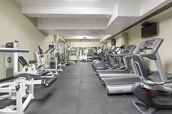 Rented by Apple Realty Group Corp | media 7