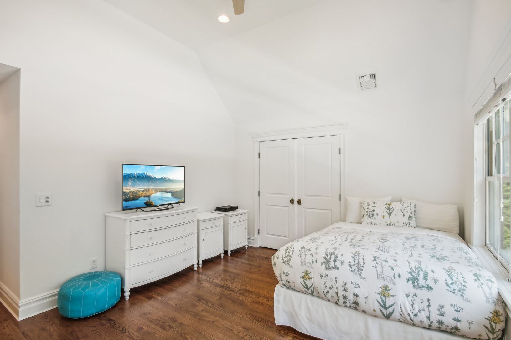 another guest bedroom