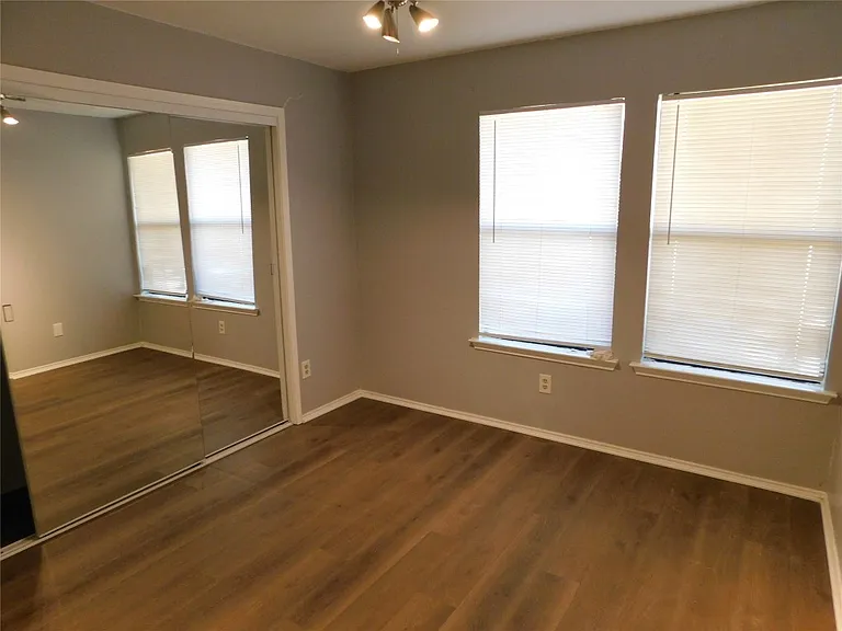 8232 Meadowbrook Dr — Photo 34