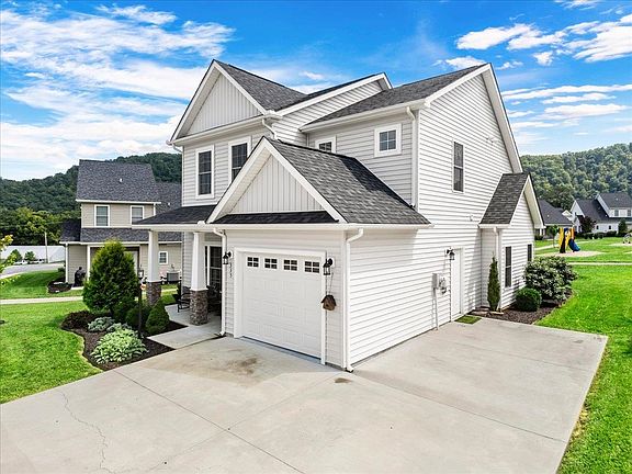 3rd image of 335 Bernies Way