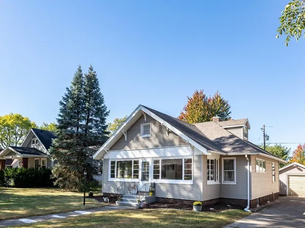 1025 S 5th St, Pekin, IL 61554