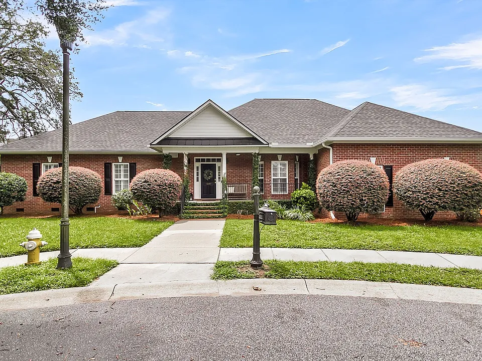 5049 Spaniel Dr