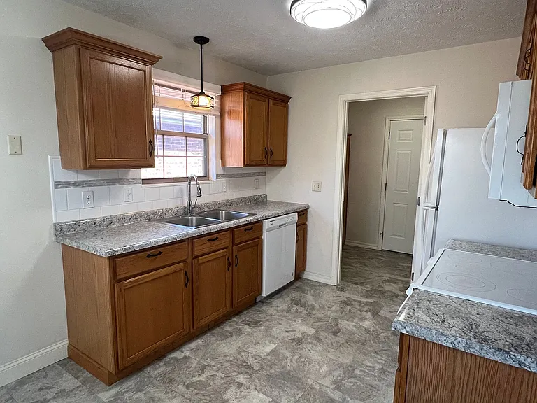 4345 S Roanoke Ave — Photo 3