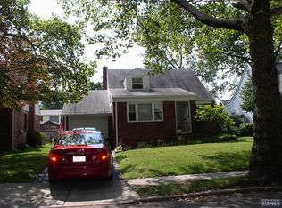 40 Holland Ter, Teaneck, NJ 07666