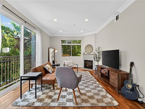 5th image of 1444 S Point View St #Penthouse 307