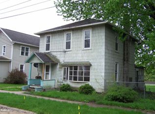 721 Bowen St, Savanna, IL 61074