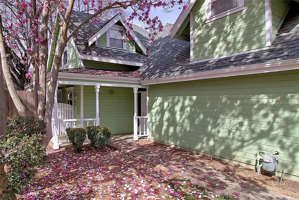 4 bed, 1758 sqft, $2,975 — Photo 3
