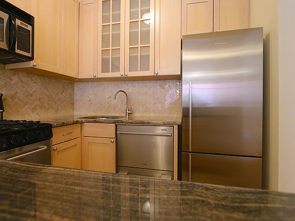 4th image of 53 Greenwich Ave APT 1