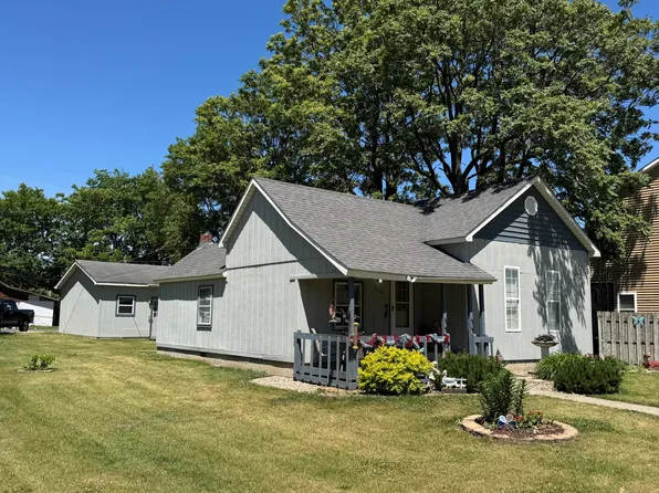 804 Azalea St SE, Demotte, IN 46310