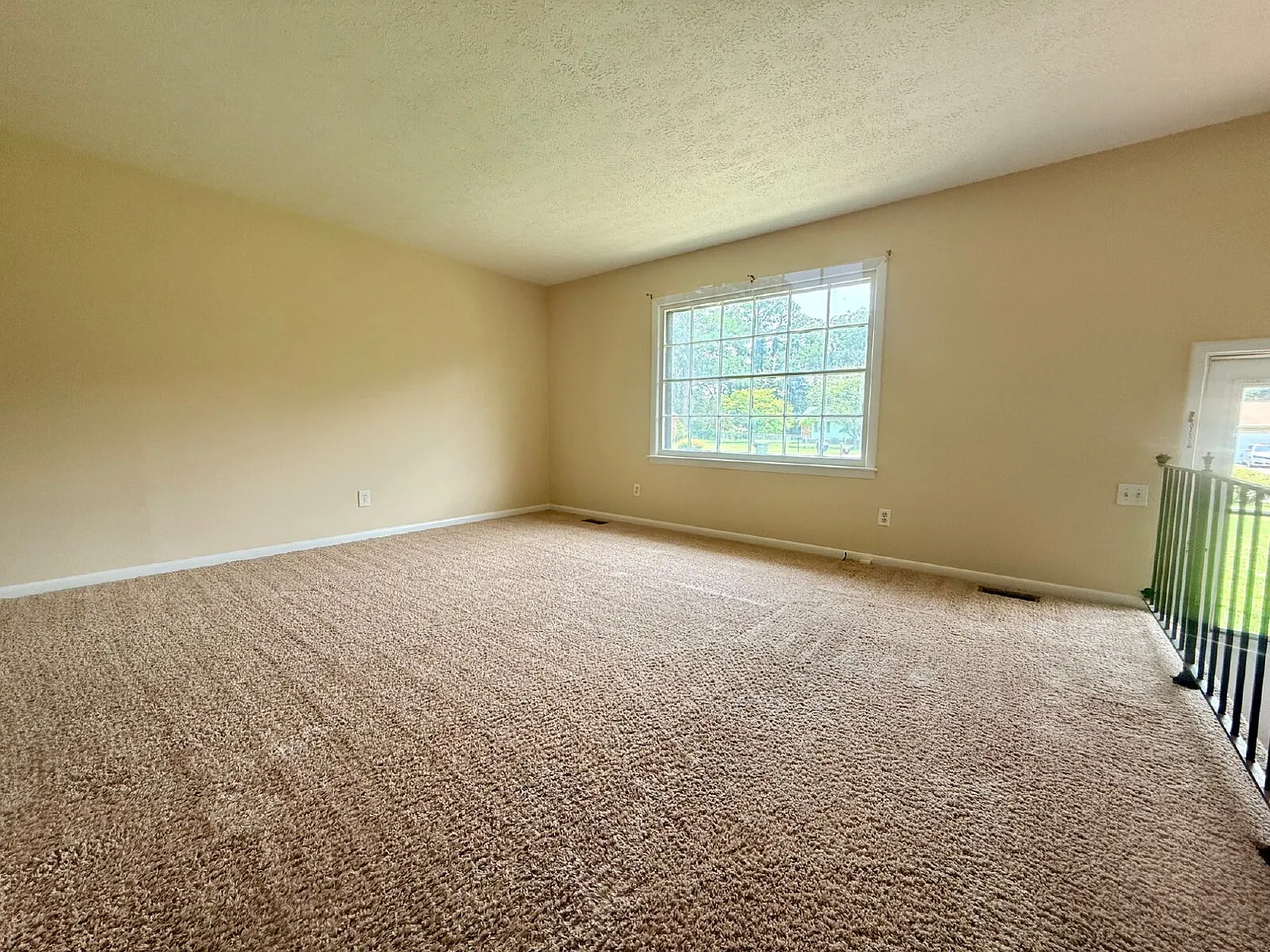 3 bed, 2.0 bath, 1450 sqft, $1,270 — Photo 4