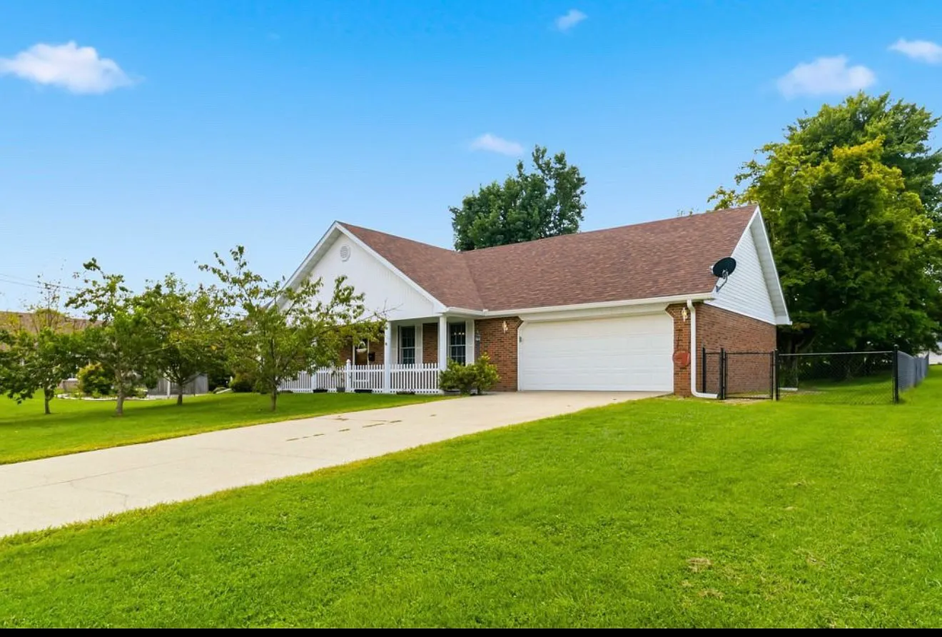 3 bed, 1700 sqft, $1,850 — Photo 1