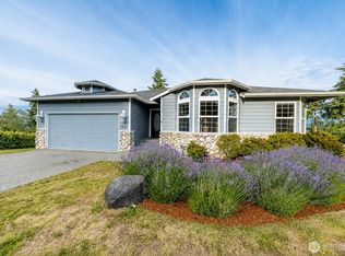 7023 Columbia Ave, Clinton, WA 98236
