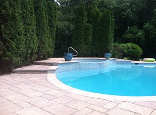 6 Tudor Ln, Moorestown, NJ 08057