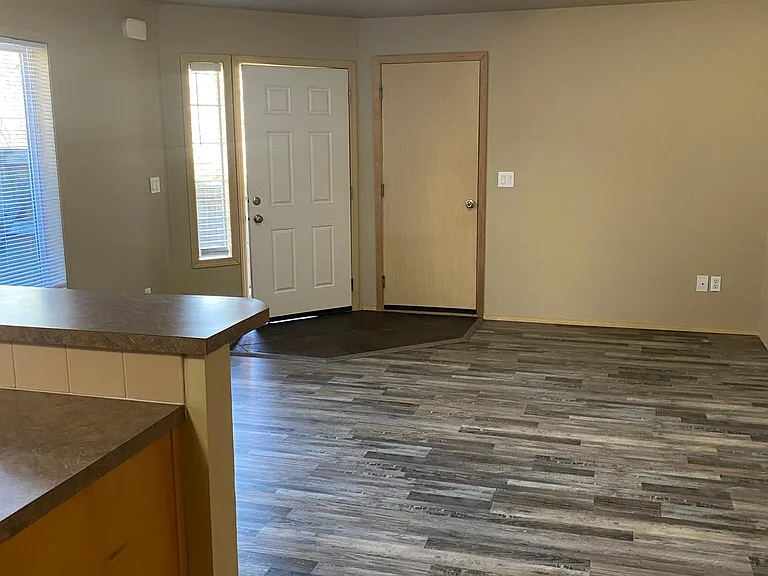 5731 Colby Ct SE — Photo 8