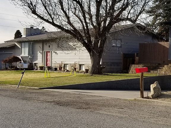2nd image of 605 15th St NE