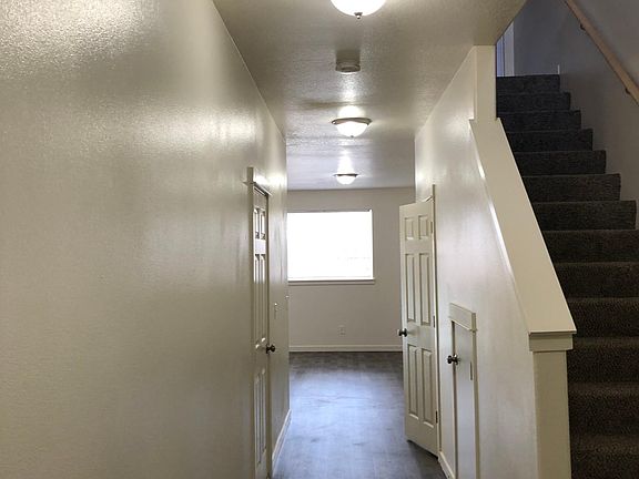5th image of 336 NW Ford Ln #336