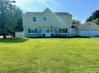3 Thornridge Ln, South Setauket, NY 11720