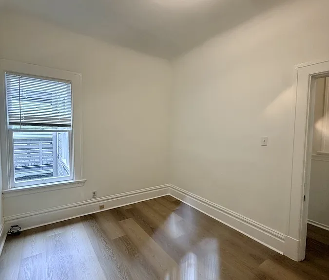 1569 Powell St — Photo 4