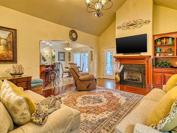 4th image of 240 Garet Way
