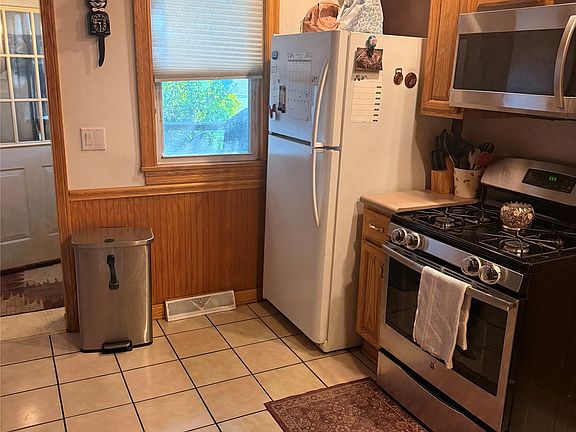 4th image of 512 Raspberry St