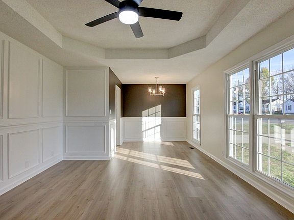 3rd image of 747 Shelton Cir