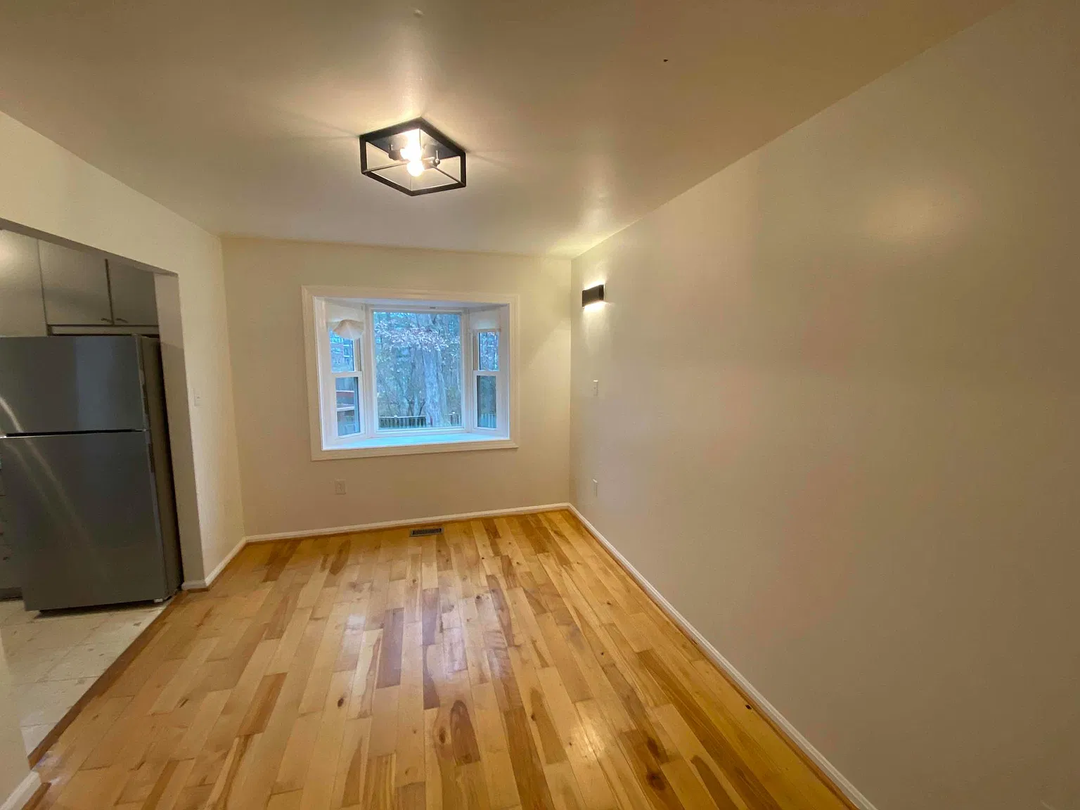 4 bed, 3.5 bath, 2000 sqft, $3,200 — Photo 4
