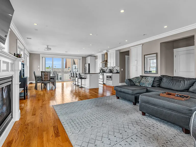 264 Athens St #7 — Photo 4