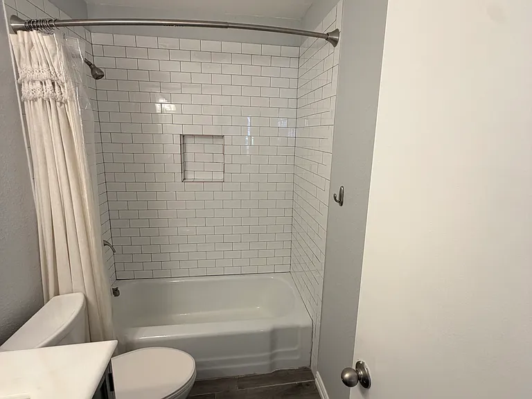 715 Kindred Ln — Photo 13