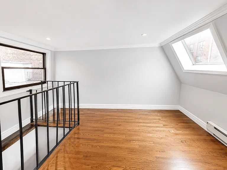 221 E 23rd St #18 — Photo 2