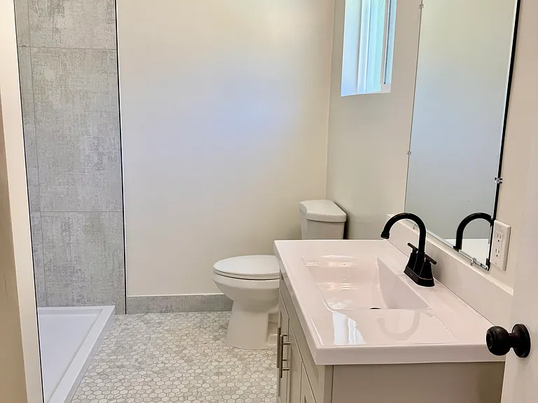 2411 E St — Photo 9
