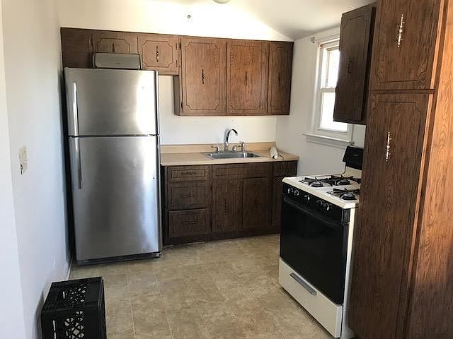 1st image of 633 S 10th St