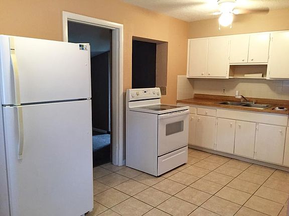 4th image of 368 Loma Pl