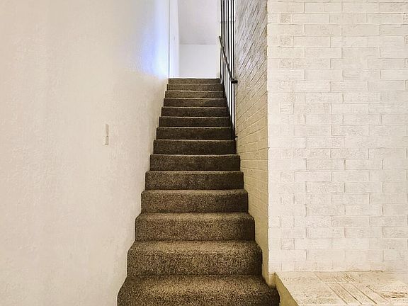 5th image of 3309 74th St APT B