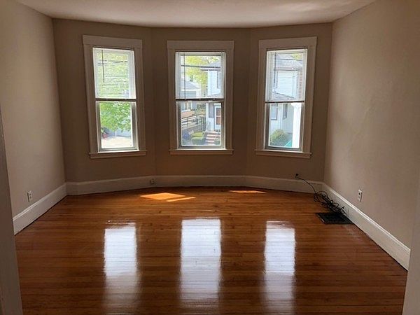 1st image of 27 Vassall St #2