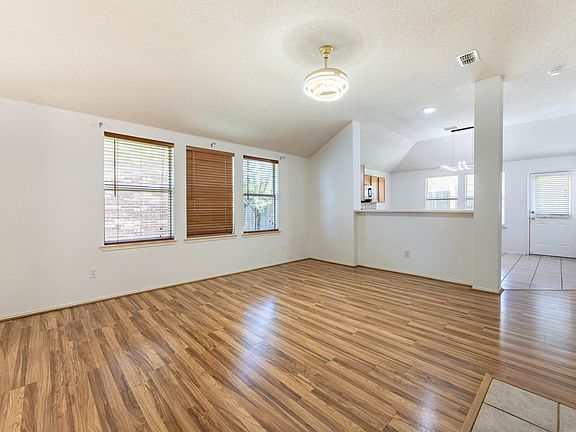 5th image of 523 Pinto Ln