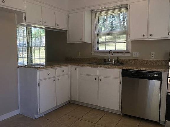 4th image of 405 Bellingham Ct